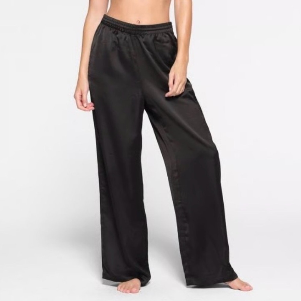 Skims Women´s Sporty Straight Satin Minimalist  Lightweight Pants  Size 4XL
